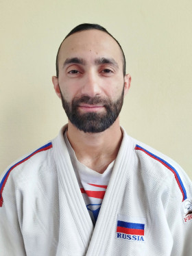 Гандиев Чинар Илгарович Гандиев Чинар Илгарович.